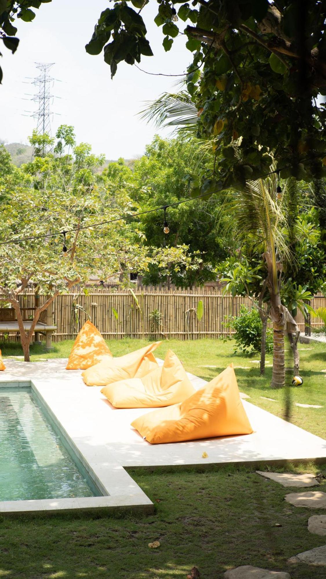 Lost Inn Kuta Capsule Hostel Exterior foto